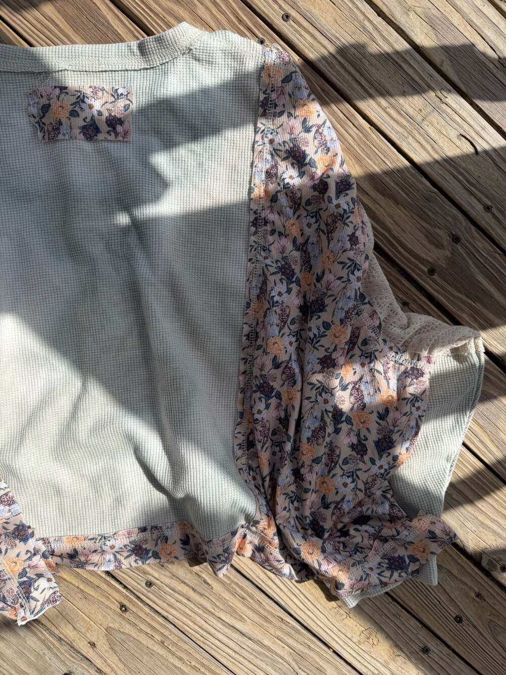 POL Mixed Media Waffle Knit Floral Lace Top Size L - Picture 6 of 7